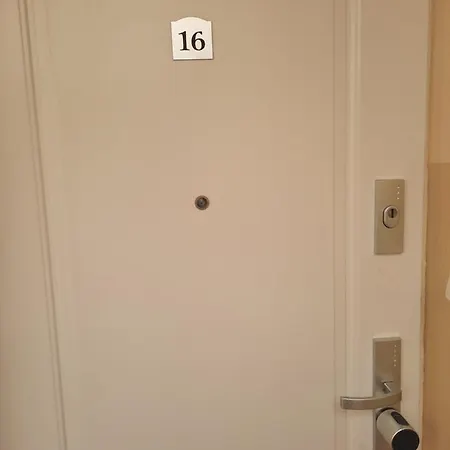 Zorzy Przy Instytucie Kardiologii Anin Lejlighed *